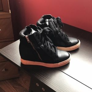 Black gym shoe wedges